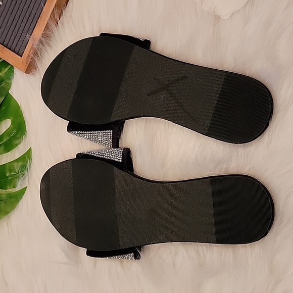 NWT Victoria's Secret Bling Velety Flip Flops Large & "V" Monogramed bag! - Picture 5 of 8